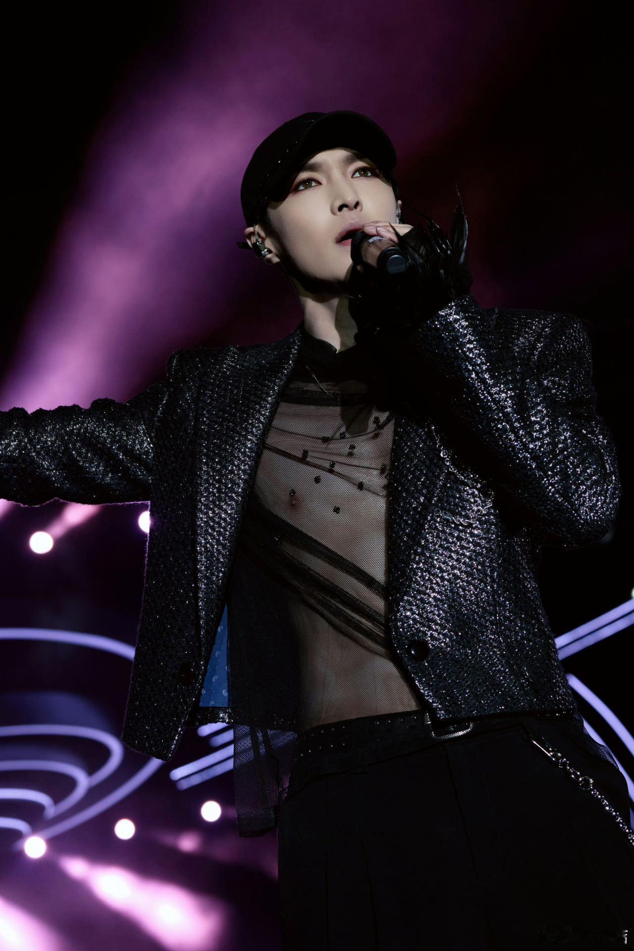 张艺兴把香港跳成东北了 长沙崽的东北魂彻底藏不住，张艺兴扭着秧歌风舞步唱《大花轿