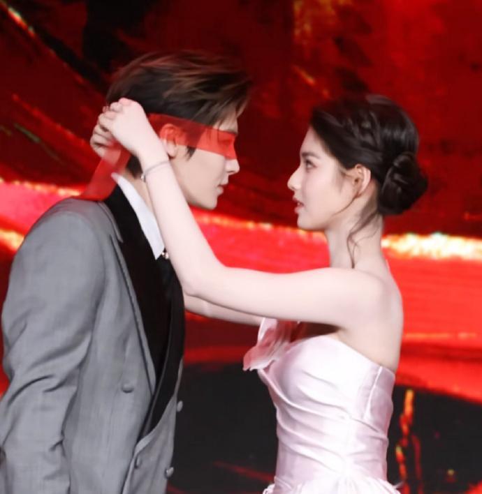 雀骨导演是萧猫钓鱼cp粉我滴个神啊，还以为就我看《雀骨》狠狠磕上钓鱼呢，谁能想到