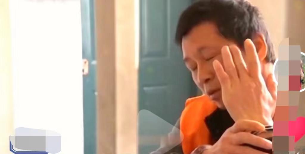 内蒙，一女子独自去收电费，来到一个单身汉家。谁想，就在单身汉付钱的时候，女子包里
