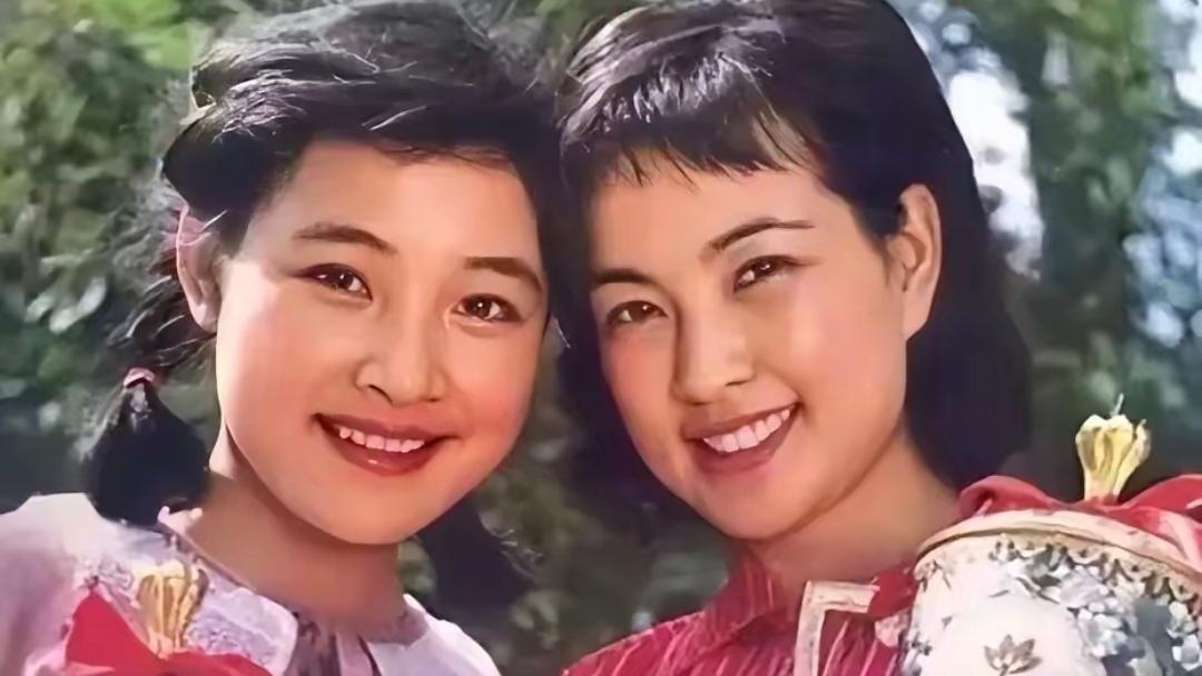 陈冲、刘晓庆《小花》同框，有种美的年代感

近日，陈冲因饰演《问心2》的主任医师