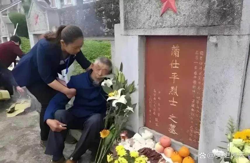 1976年，农民蒲运海送儿子参军。3年后，他得知儿子牺牲。然而，当看到烈士证书时