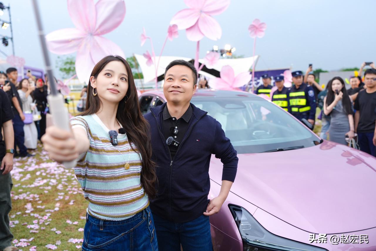 《何小鹏和他的美女员工欧阳娜娜》
何小鹏真是人生赢家啊，出身小镇青年，从科技公司