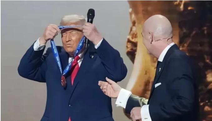 国际足联主席彻底尴尬！距离新一届世界杯开幕仅剩两天，全世界球迷的目光都聚焦在赛场