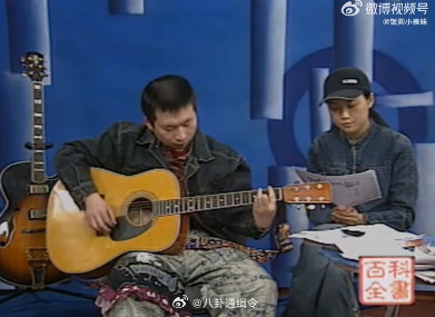 大学时期的王蓉李湘胡可王蓉是大学同学 太震撼了！王蓉演唱《月亮代表我的心》的实力