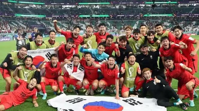 韩国足球：在反复推倒重来的内耗里，耗尽了黄金一代的荣光
“我们是一支战术不断割裂