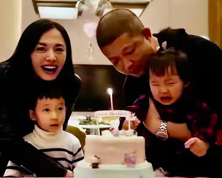 姚晨离婚，两个孩子现状：儿子曹睦然，小名小土豆，今年13岁，女儿小茉莉，今年10