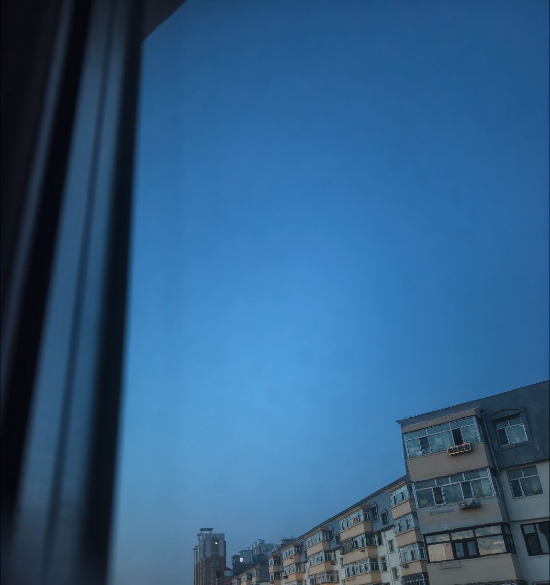 晚睡一会儿就天亮了 
