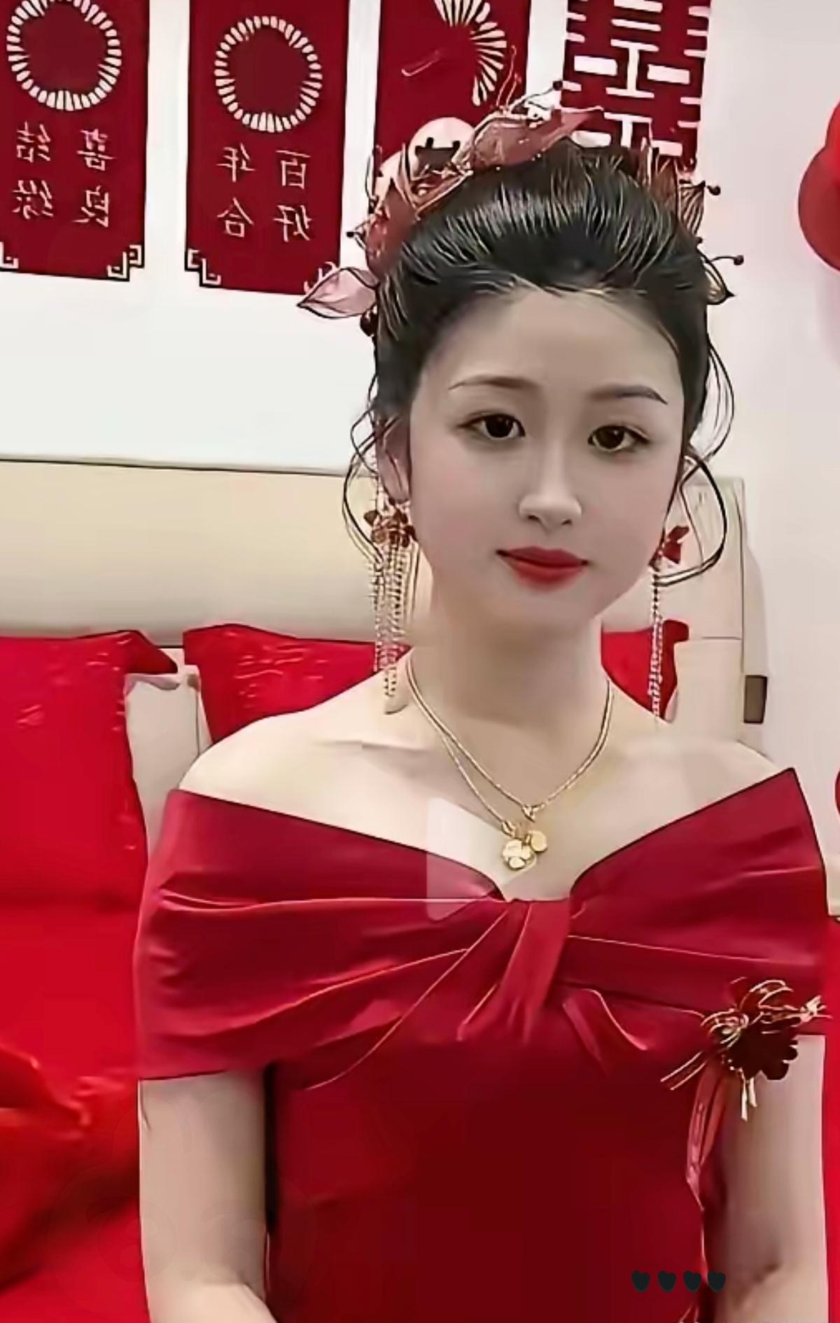 河南这桩婚事，直接把天价彩礼的脸打得生疼。
 
       两个研究生毕业，工