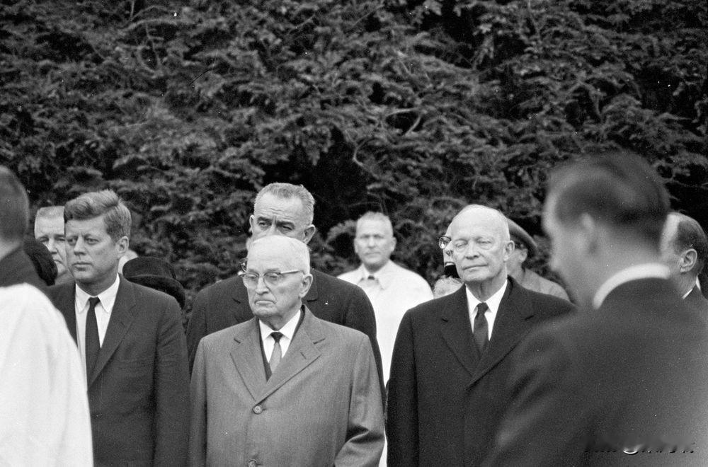1962年11月10日，在纽约州海德公园举行的埃莉诺·罗斯福葬礼上，四位总统出席