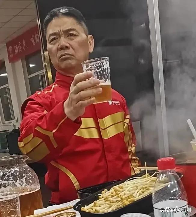 有位朋友说，就刘强东这性格，做啥都做得起来！我问为啥，他说：观其言，察其行！
