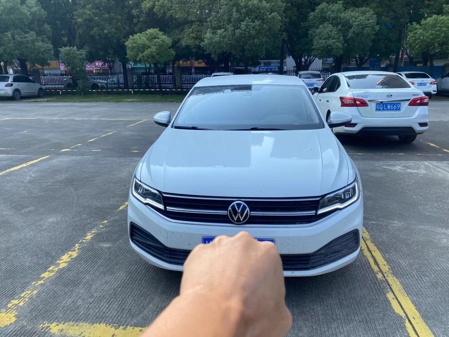 21款大众宝来1.5L 自动时尚智联21年上牌，左前叶子板钣金，左前门补漆，左后