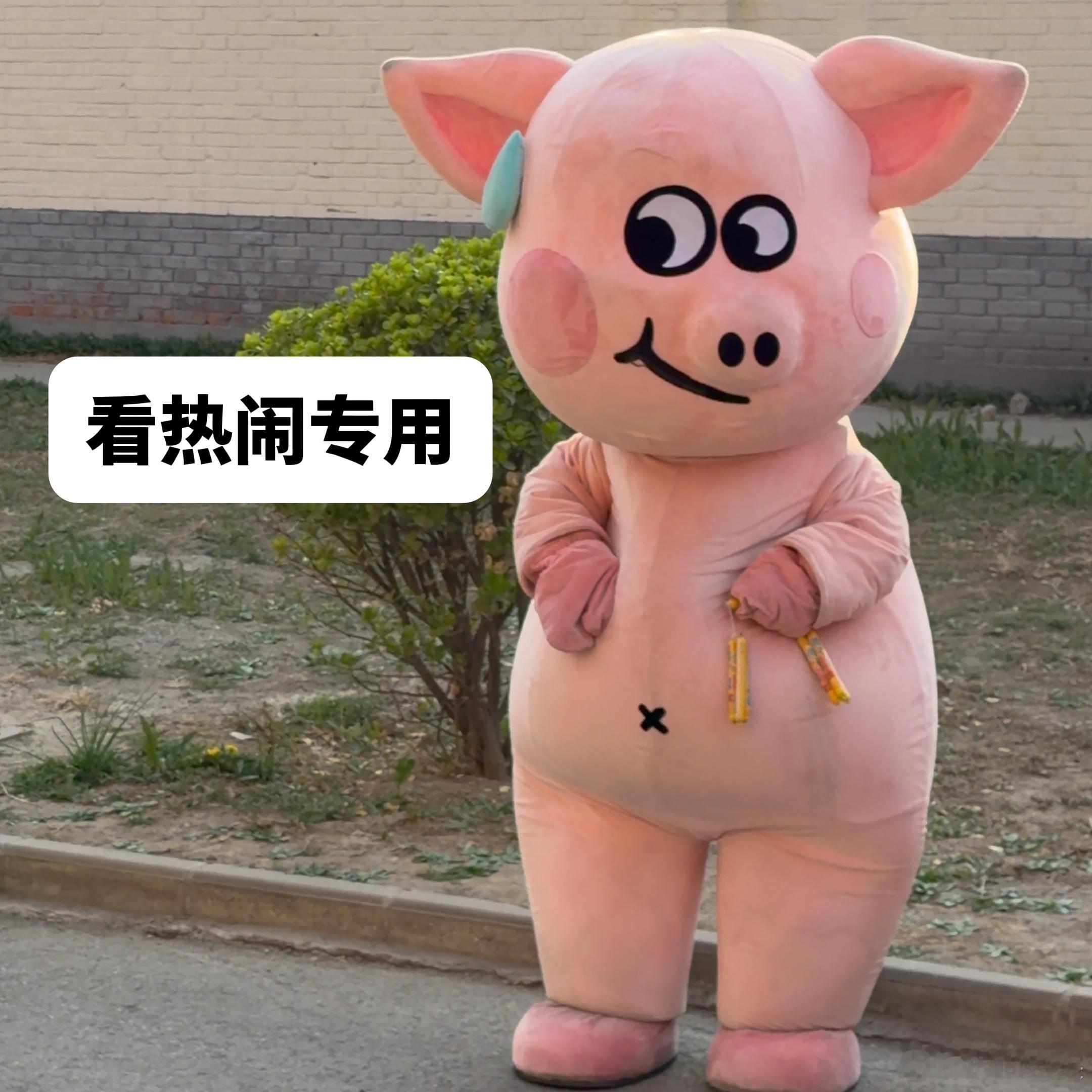 北京这场是足球赛还是整活大会蒙牛超牛杯和蒙牛一起踢球吧 不得不佩服蒙牛的脑洞，把