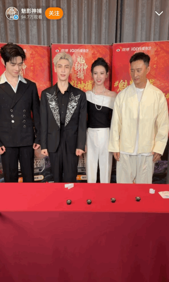 罗云熙直播踢正步唱红歌正步一踢，歌声一响，整个直播间立刻有了节日氛围，这才是国庆