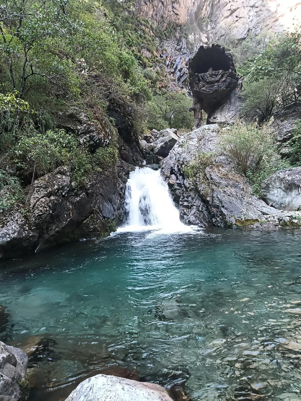 自来水、山泉水和纯净水哪个更好?
当然是自来水更好了。
一，自来水，从源头供应到