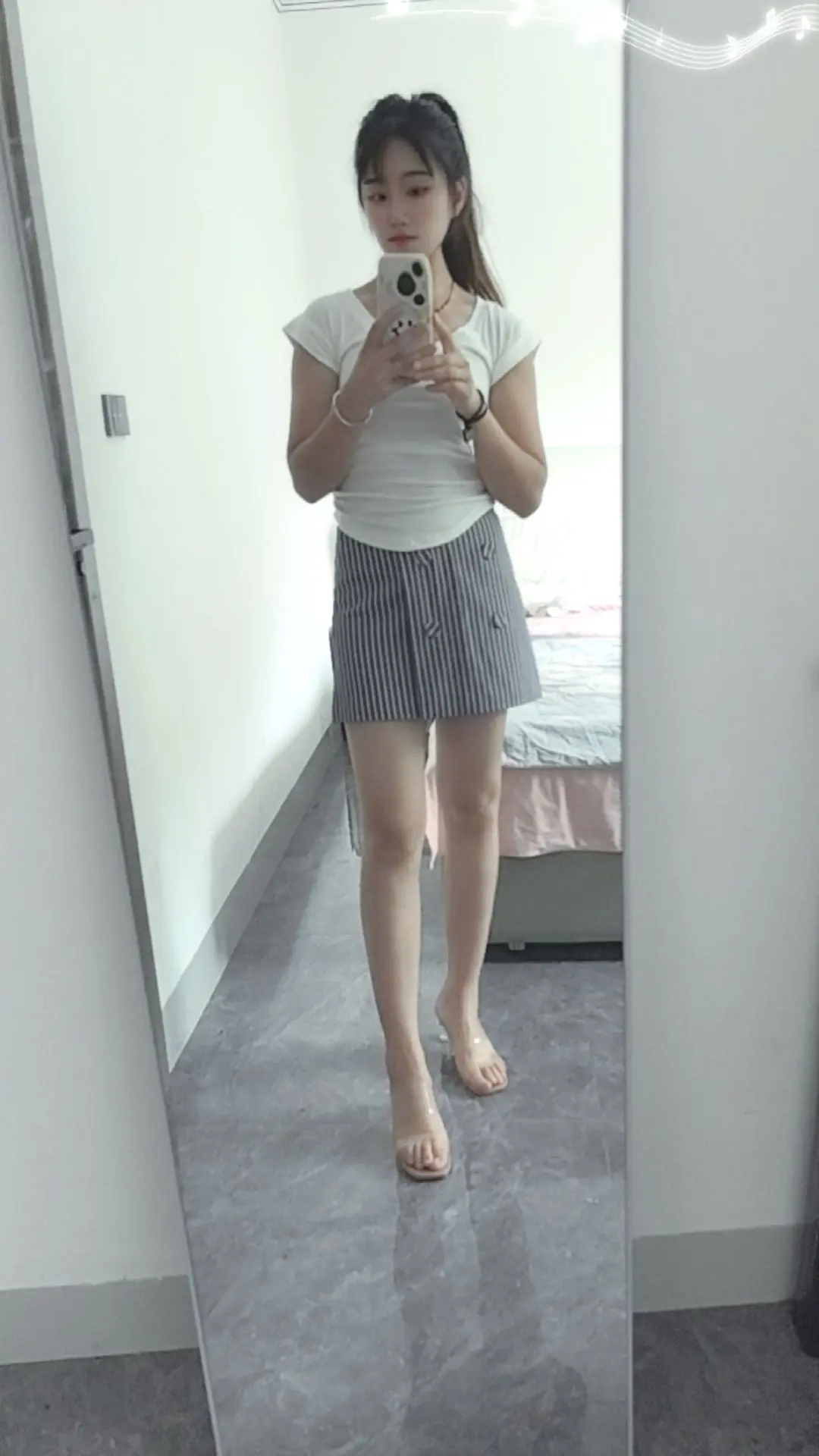 别困在爱里，少年的野心应该是自由和远方