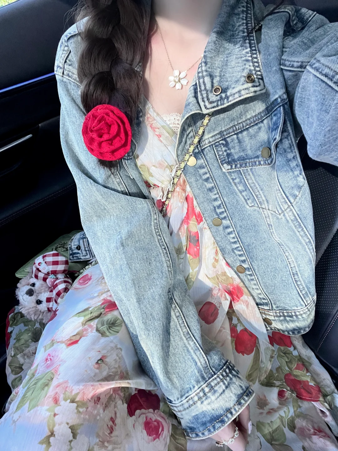 秋天试试牛仔外套配碎花裙！！