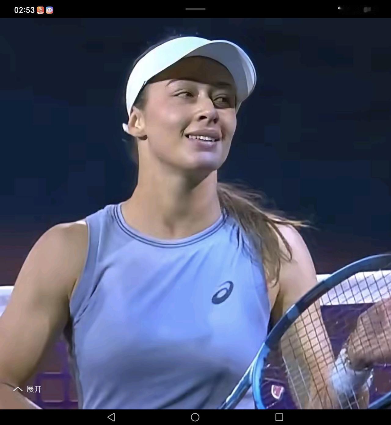 北京时间4月15日晚，WTA500斯图加特站女单首轮上演一场焦点对决。用时75分