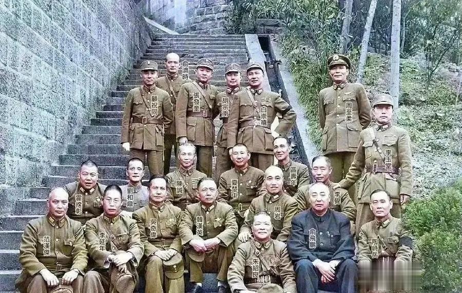 1945年抗日战争胜利之际，国民党高级将领在重庆的大合照。

这些人都是当时大名