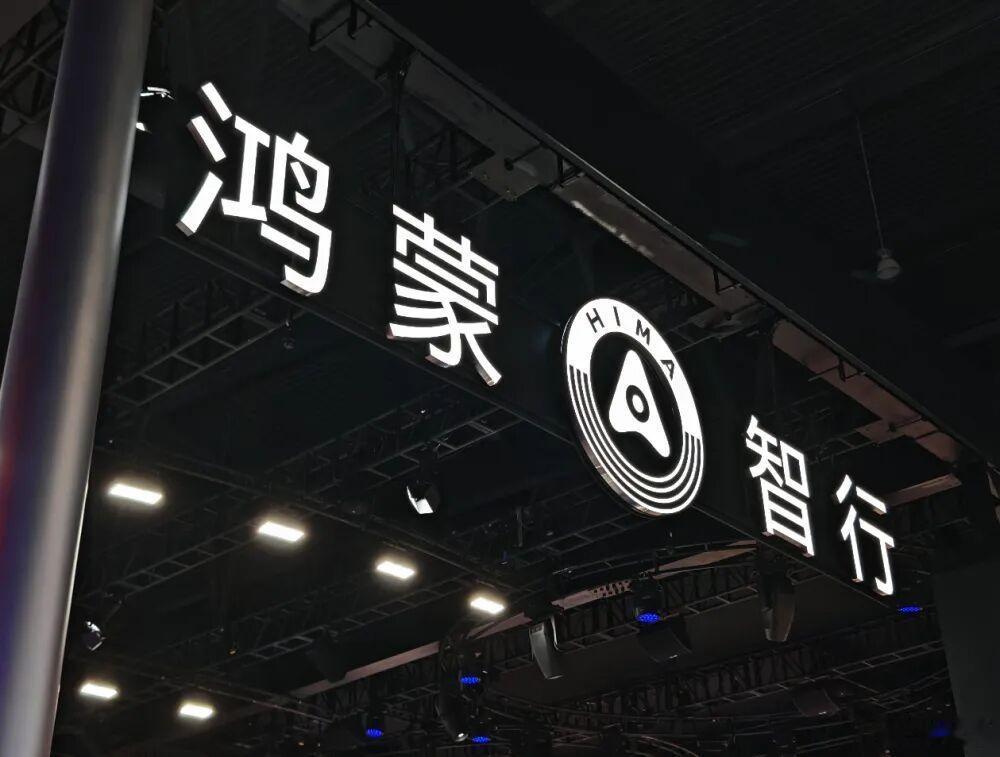世界上最伟大的商业模式，往往不是制造产品，而是制定规则——收税。苹果卖1部iPh