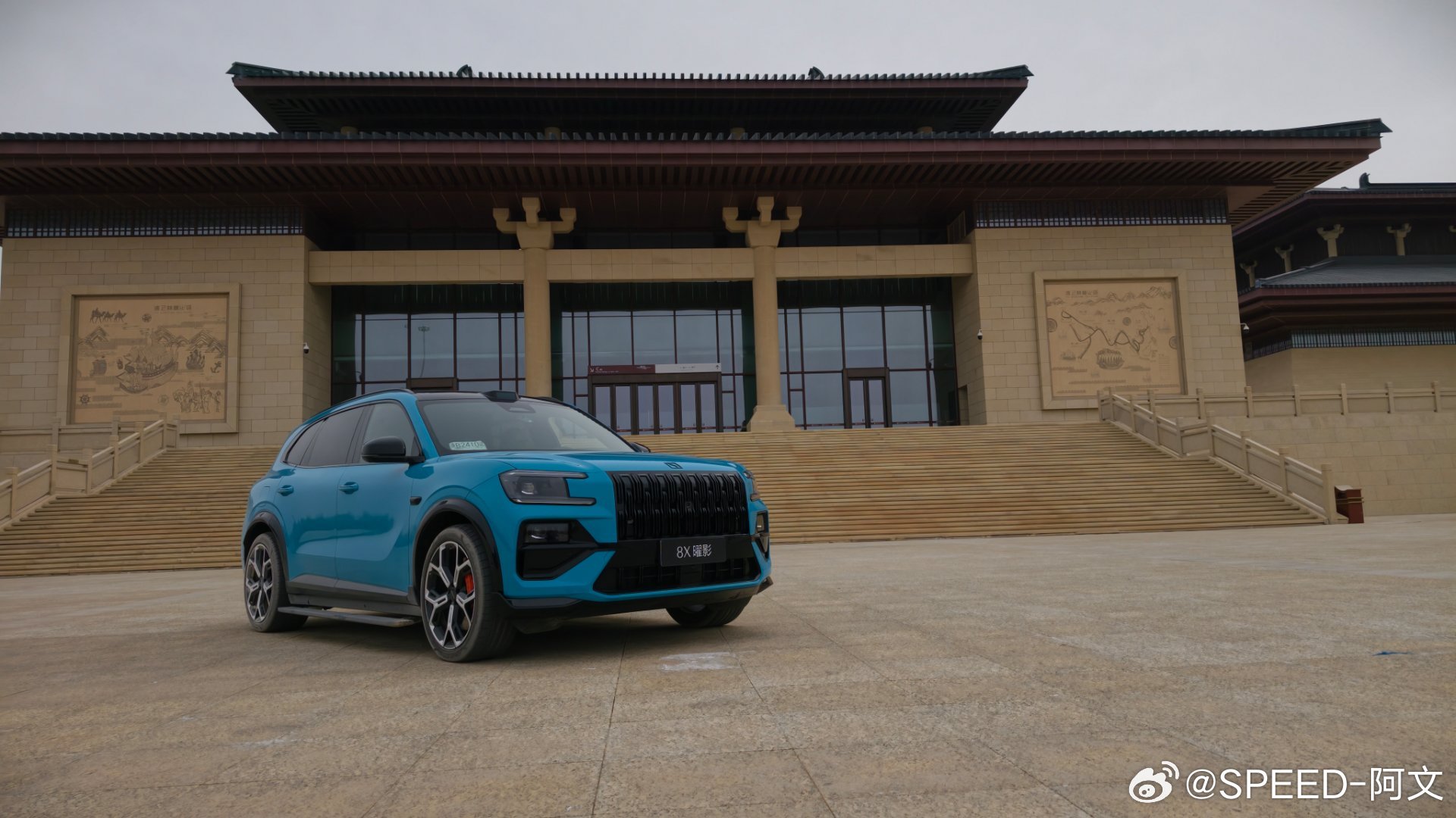 收工了，人跟车都灰头土脸的汽场全开