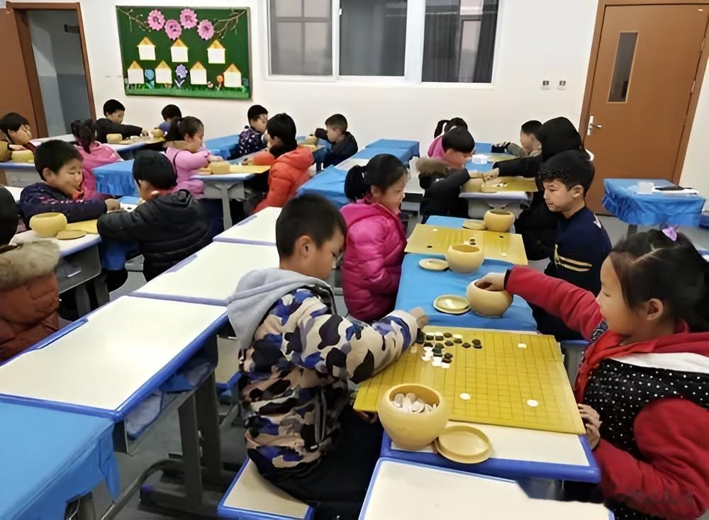 “小学阶段，给娃报兴趣班真的踩了很多坑！”一位陪读妈妈的经验总结，家有小学生的可