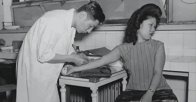 “解放军要拿我们去慰安伤兵！”1949年，北京一窑姐将满满一盆饭菜泼在了解放军战