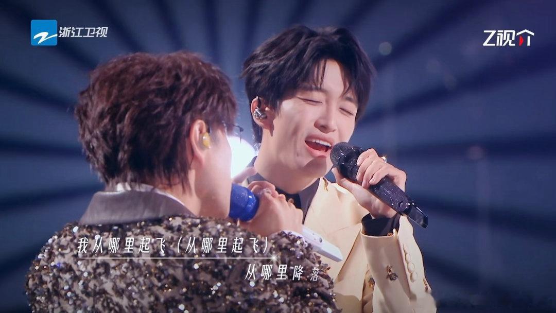 黄子弘凡王铮亮爱错全对了黄子弘凡王铮亮合唱爱错天赐的声音全网被这首合唱舞台圈粉，