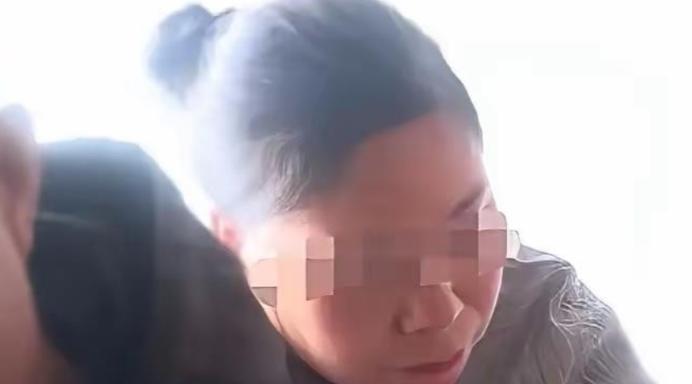 浙江慈溪，女人躲在隔壁人家二楼整整14年。丈夫苦苦找了她5110个日夜。到头来才