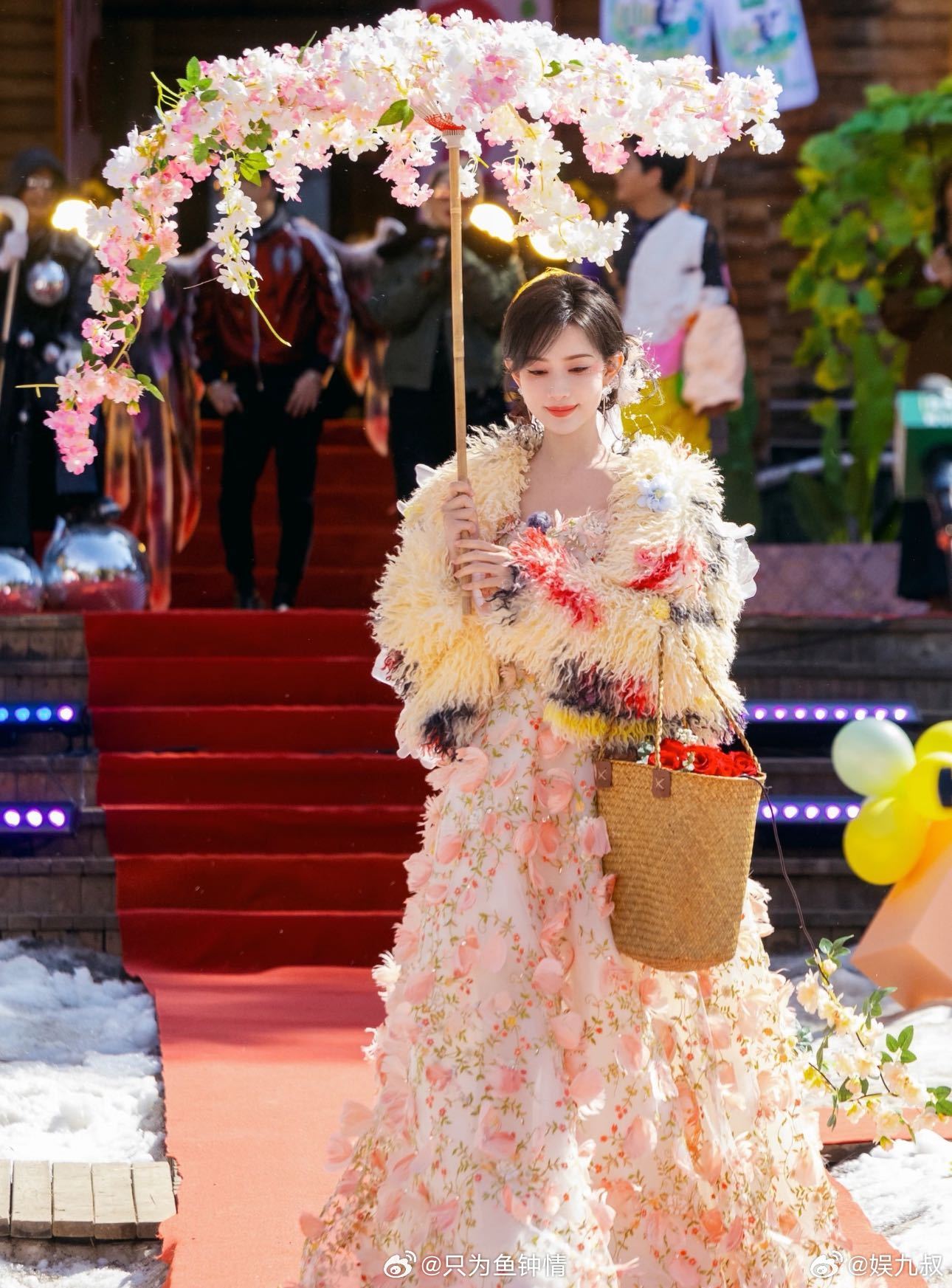 贺峻霖看了孟子义开的美容院五十公里桃花坞桃花坞6首录直播 直播现场秒变回忆局，贺