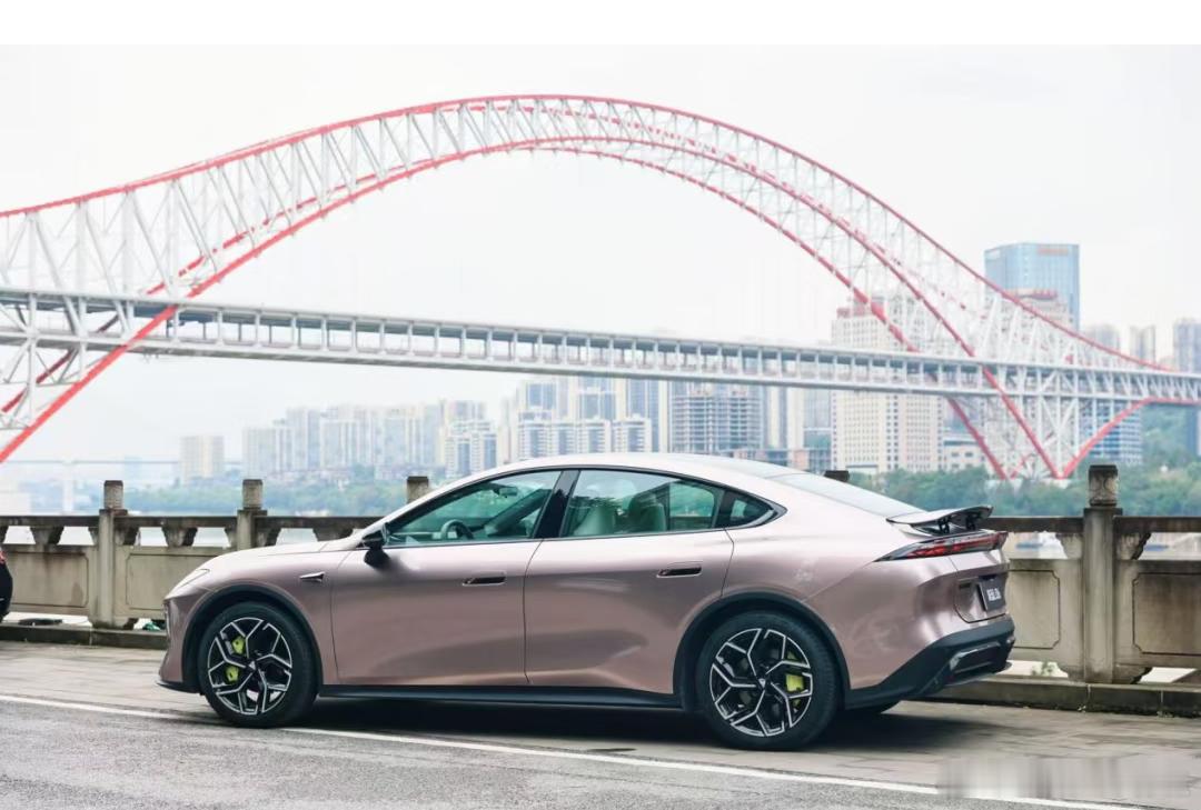 哪个瞬间让你觉得这车值了 深蓝L06稀钻粉：当“少女心”邂逅科技锋芒，一场关于审