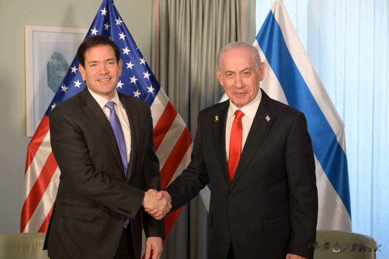 以色列总理内塔尼亚胡在佛罗里达与美国战争部长皮特·赫格塞斯、国务卿马可·卢比奥会