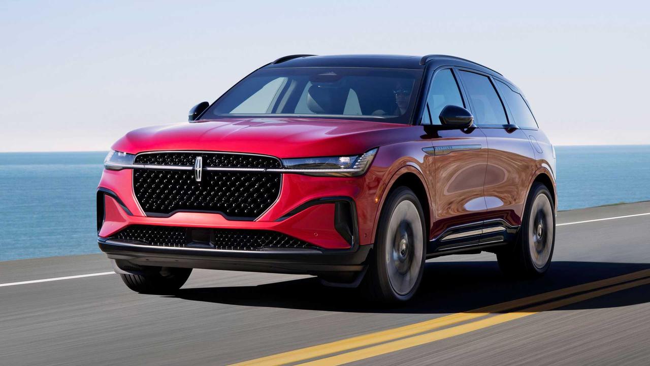 林肯正筹划进入高端越野赛道，目标直指奔驰G级和路虎卫士。据最新行业报道，林肯计划