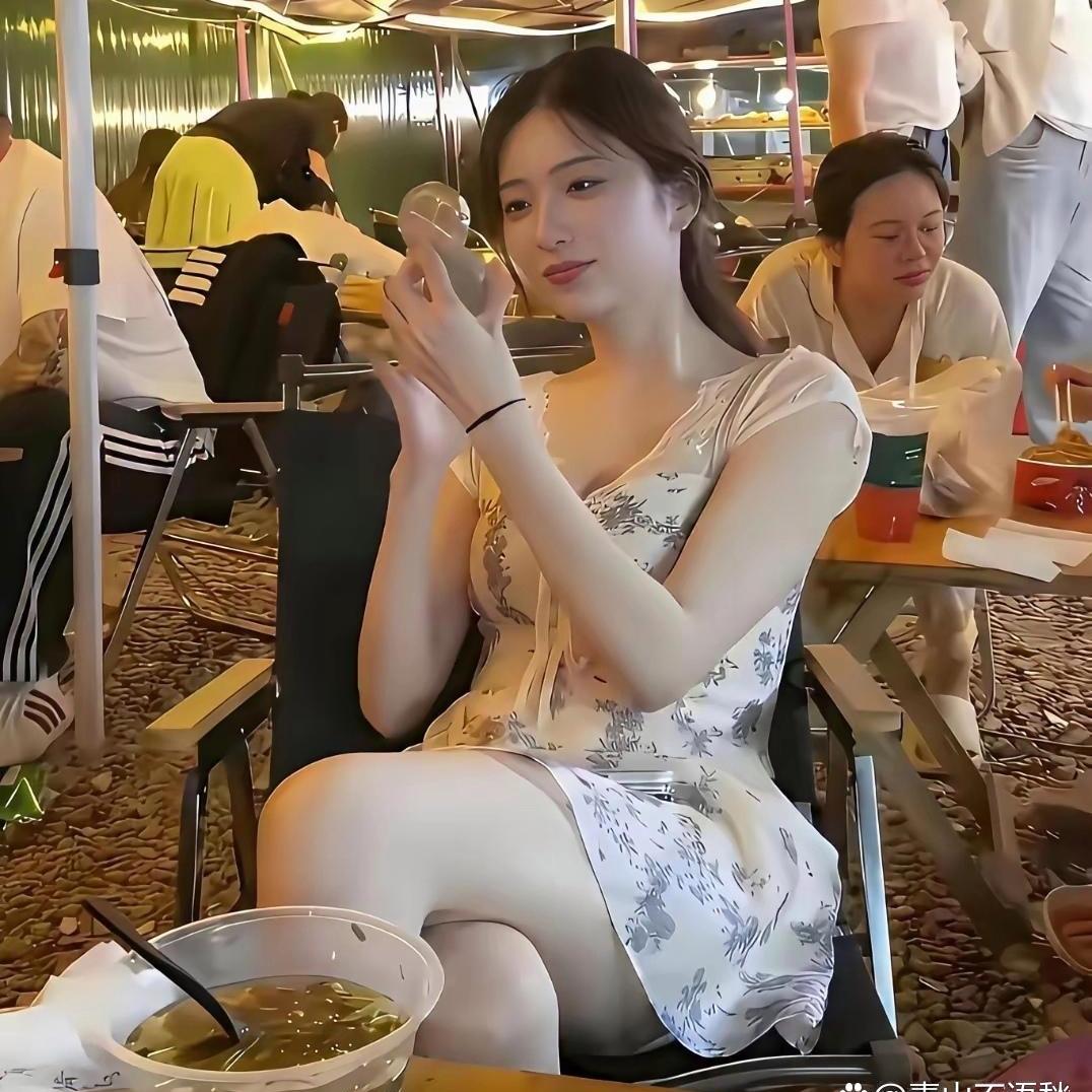 到底是钱重要，还是女人重要？很多人都想错了
 
夜市里看到这一幕，突然就被问住了