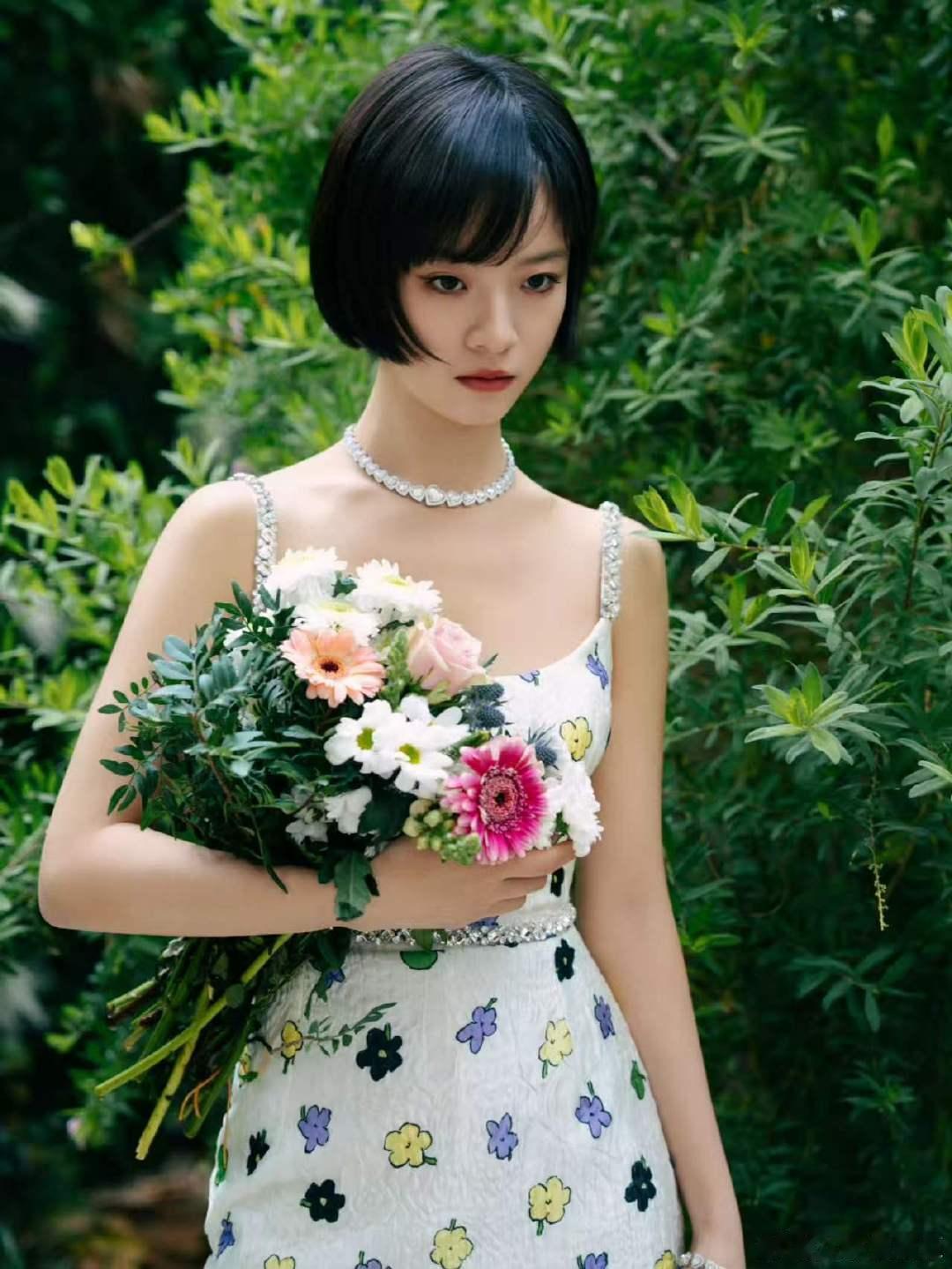 李庚希没提名白玉兰 之前传李庚希凭《命悬一线》提名了白玉兰视后，名单公布没有提名