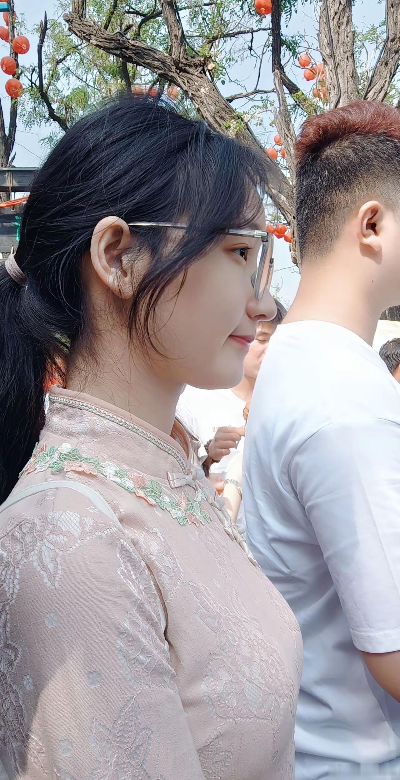 网友：只在人群多看你一眼，从此以后梦里都是你 ​​​