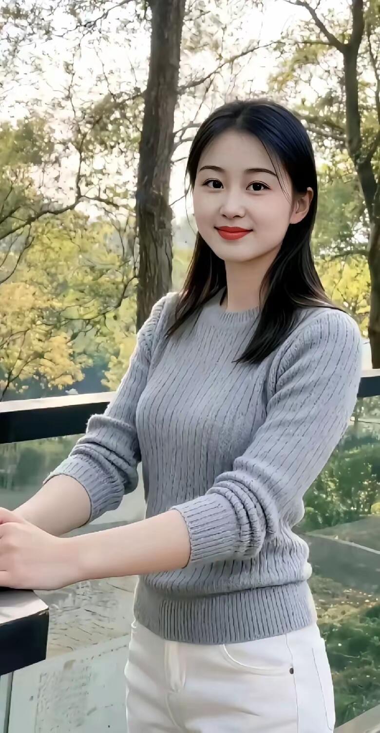 秋日暖阳下的清新少女，微笑面对生活的每一天。