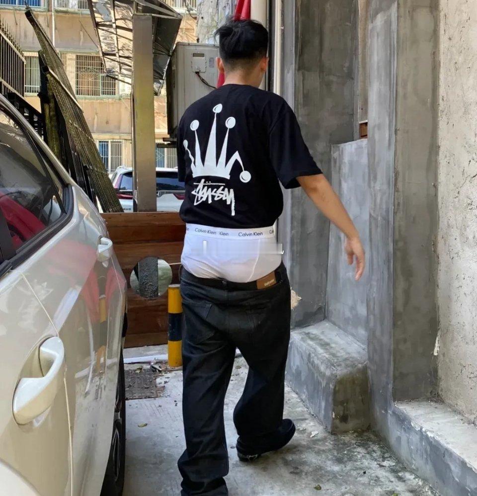 这种穿搭风格，是娜扎带火的吧？ ​​​
