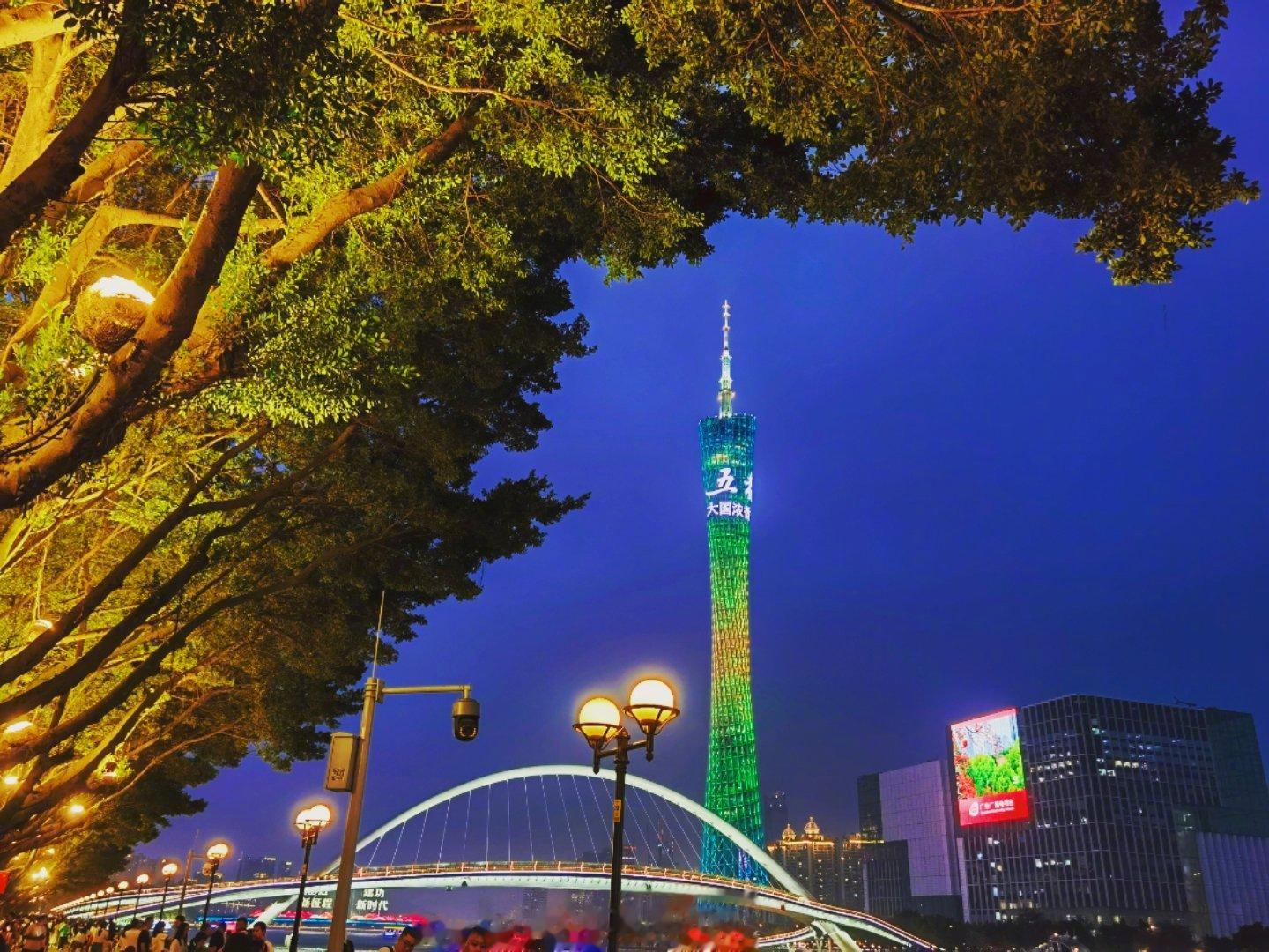 #广州地铁##网友吐槽广州地铁太挤了# 确实是，特别3号线，有一次赶时间去坐，结