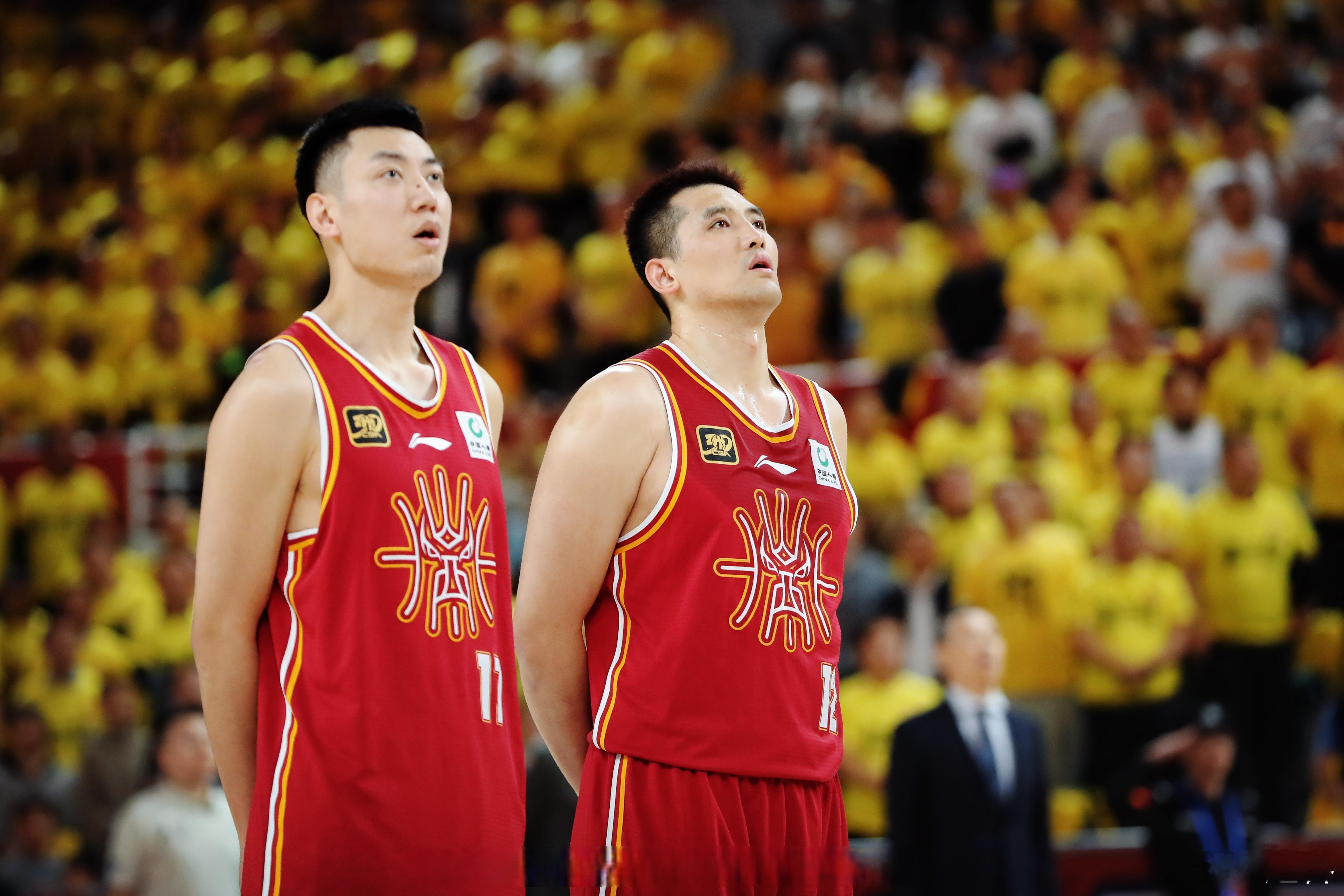 不知道潘江指导的小纸条里有没有焦海龙打五，用双小外援的空间型阵容选项。CBA北京