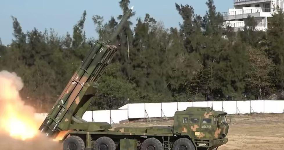 “正义使命-2025”军演仍在持续，万众瞩目的解放军东部战区部队实弹射击演练，终