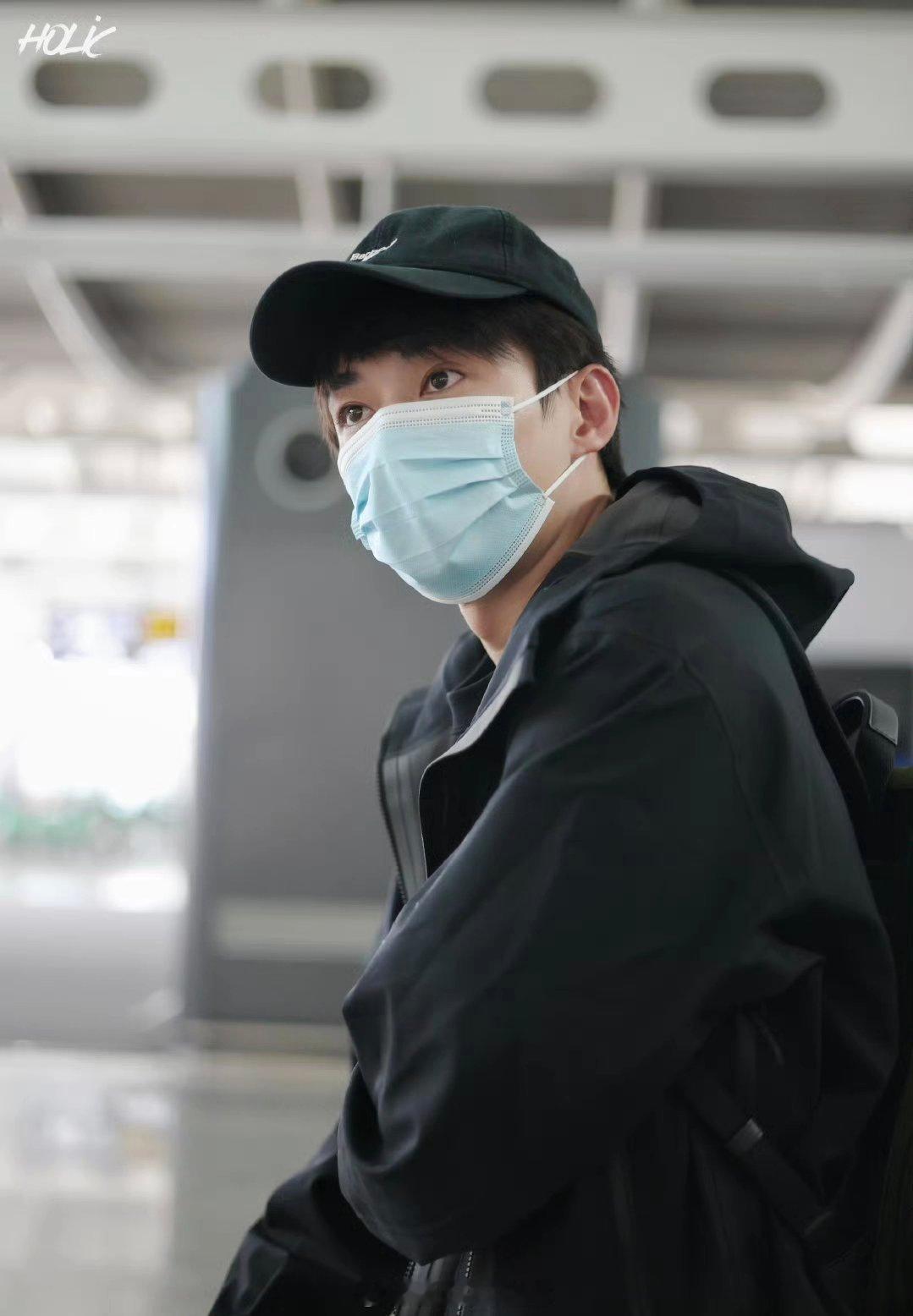 刘学义 今日份机场路透！好嫩啊[憧憬] ​​​