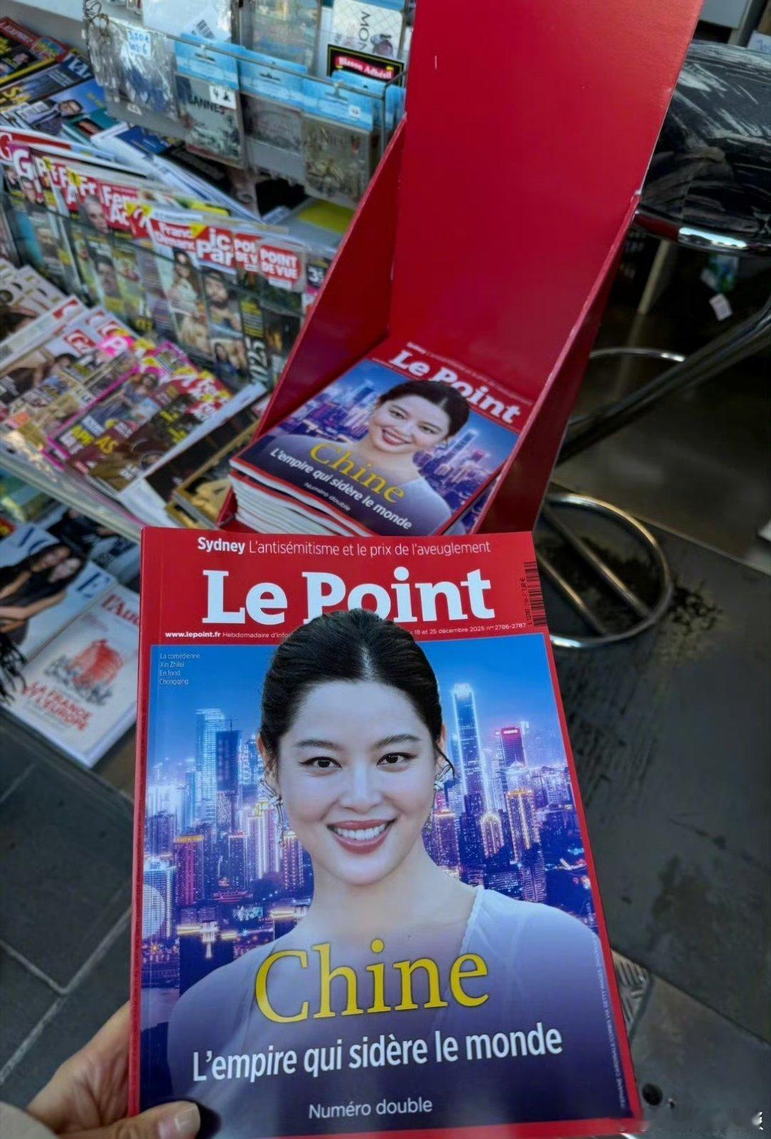 辛芷蕾回应封面登上法国街头东方风采闪耀法兰西！辛芷蕾担任中法文化之春宣传大使，回