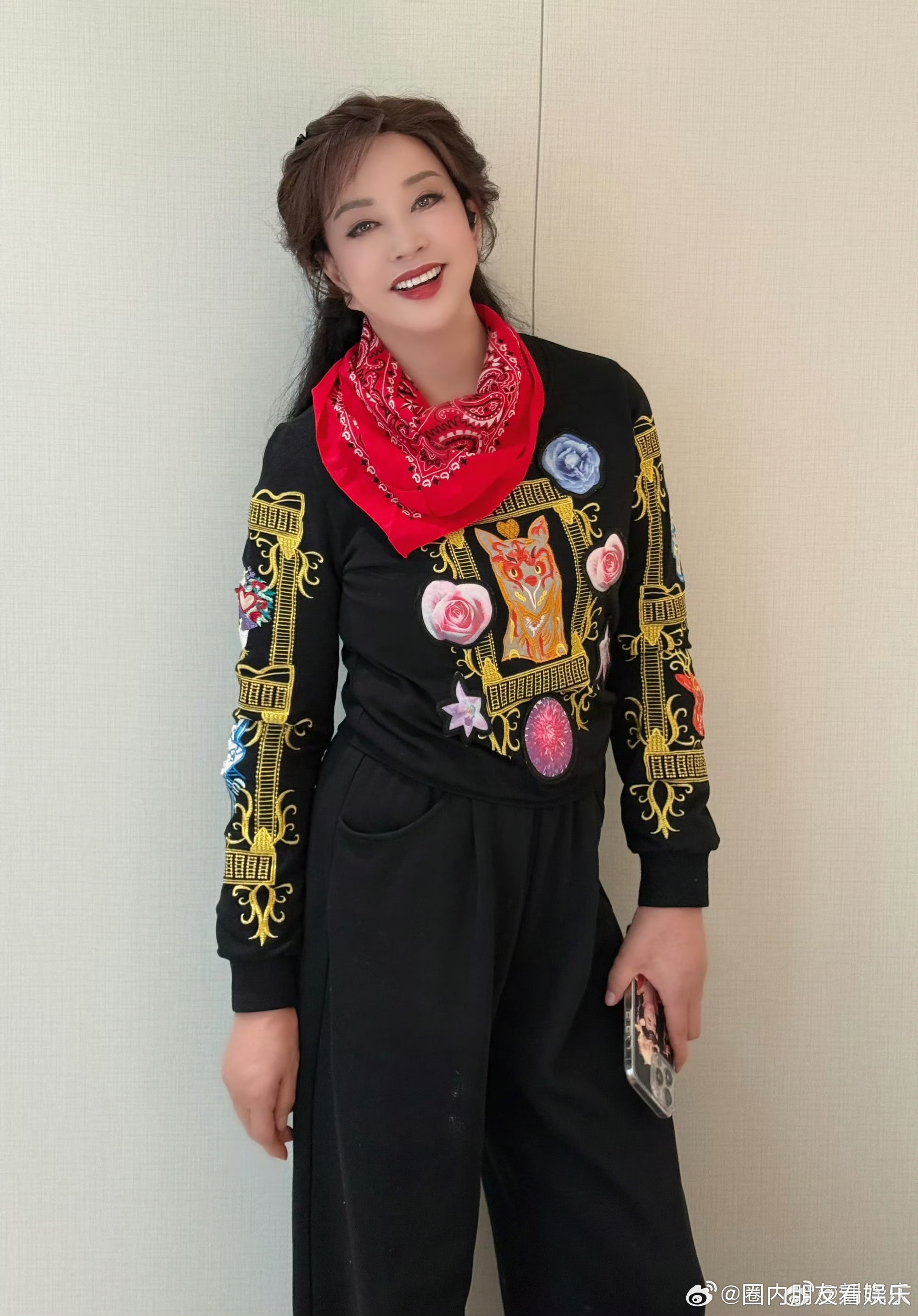 刘晓庆的人生比爽文爽虚构大女主算什么！刘晓庆75岁仍在搞事业，盛典放话时代未赶上