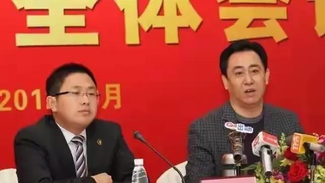 许家印的战略眼光是一点毛病都没有，只不过恒大高管们内部各怀鬼胎。比如恒大一开始梭