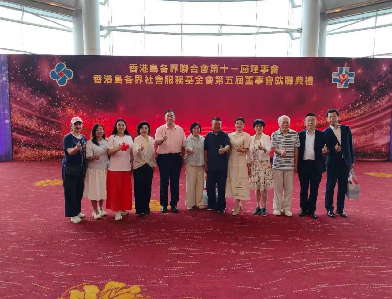 开大会
今天参加一个大会，来了很多VIP。