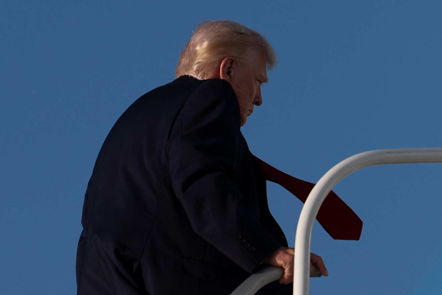 【英媒：#伊朗战争暴露美军短板#】英国《泰晤士报》网站4月11日刊发文章，题为《