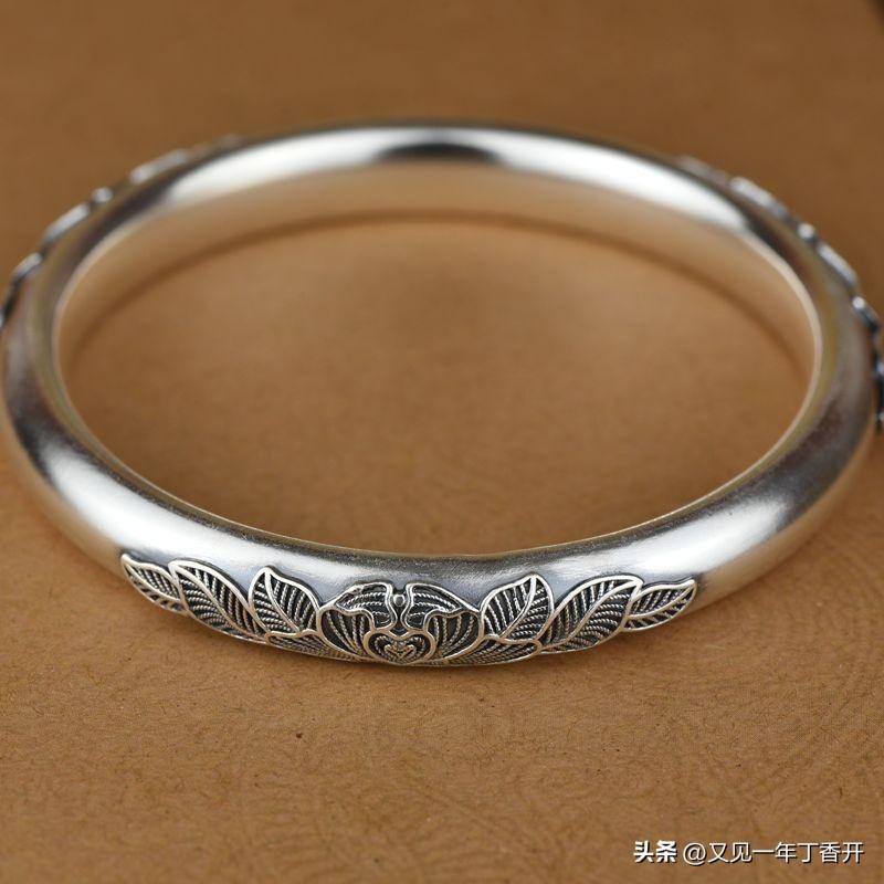 总有人大惊小怪金银涨了跌了

再就多少美元一吨，我想想吨和我也没关系啊

现在到