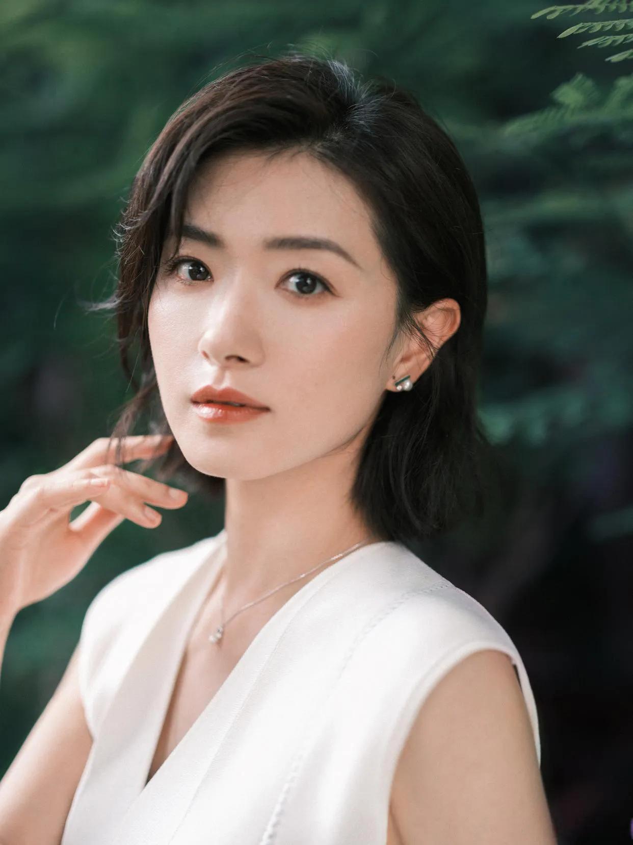 挺喜欢万茜的，觉得她的美是一种精致的美，#明星美不美# #娱乐圈女神推荐#