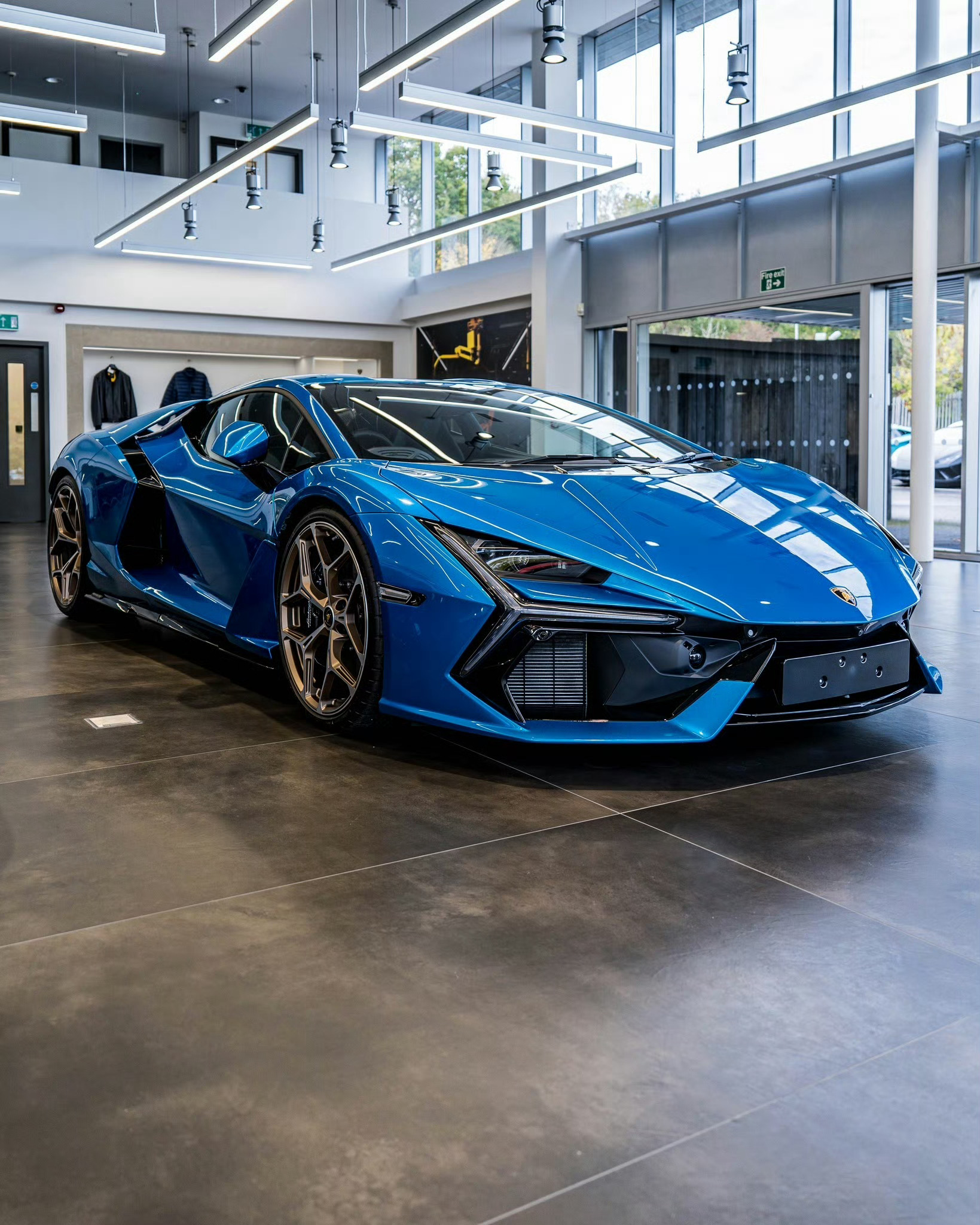 Lamborghini Revuelto 