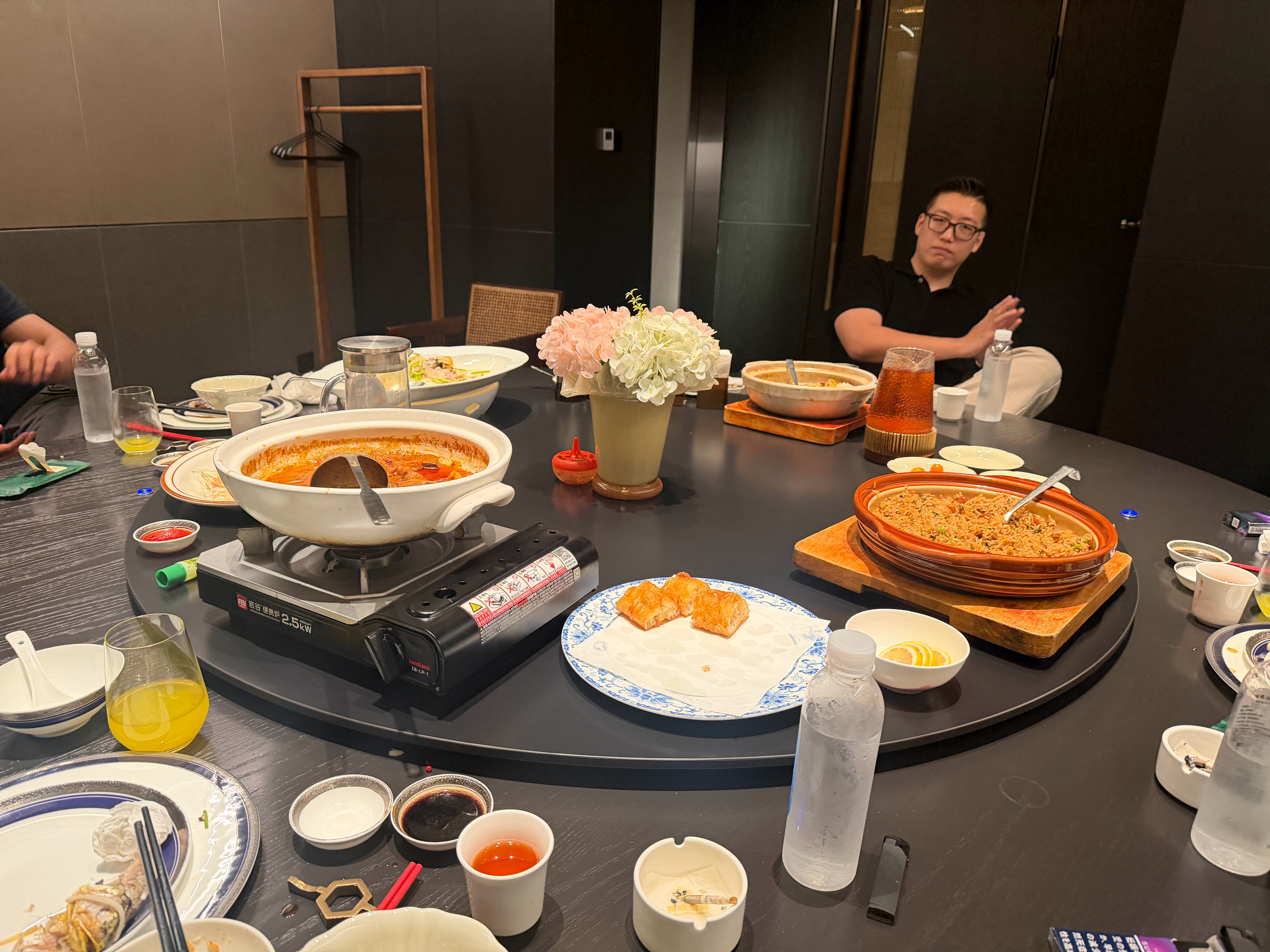 晚上跟 ZJ 老板吃饭接下来准备下场带货了，大家觉得怎么样